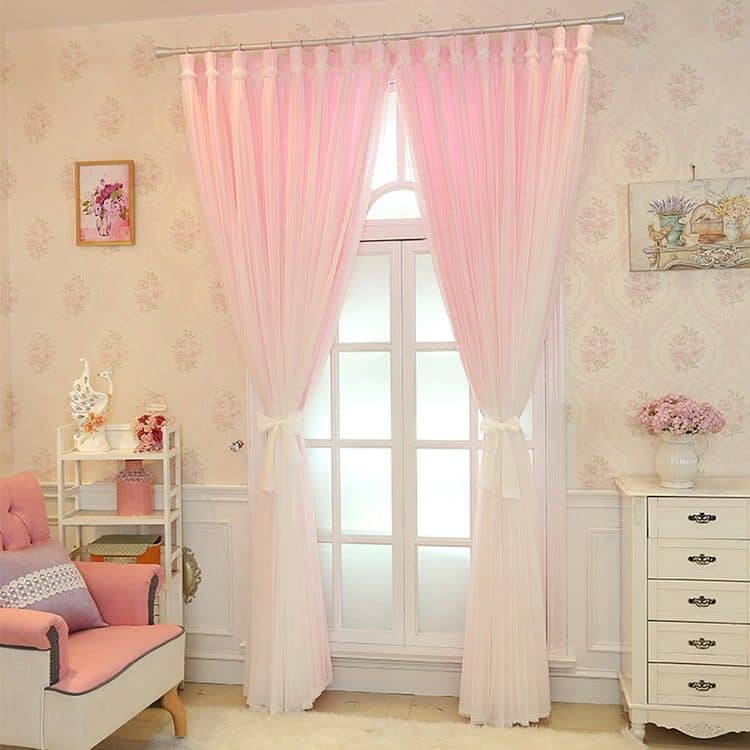”MUTUKIの一体型カーテン。可愛い姫系のデザイン、女性部屋におすすめ。”/