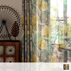 レトロな花柄のドレープカーテン