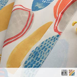 カラフルな丸柄のドレープカーテン