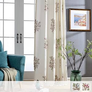 ナチュラルな木を刺繍されたドレープカーテン