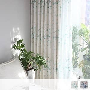 爽やかな植物をプリントされたドレープカーテン