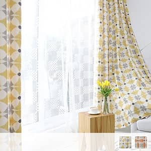 明るい北欧風の幾何柄ドレープカーテン