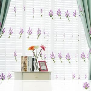 ラベンダーを刺繍されたレースカーテン