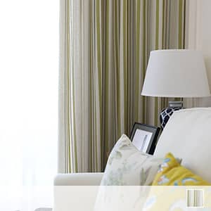 上品なストライプ柄のドレープカーテン