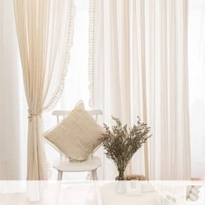 大人女性のかわいいカーテン