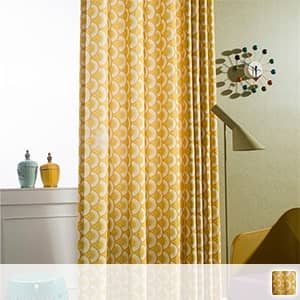 明るい北欧テイスト模様のドレープカーテン