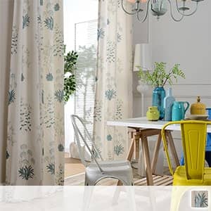 ボタニカル柄のドレープカーテン