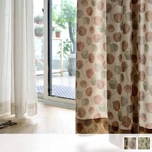 秋っぽいリーフ柄のドレープカーテン