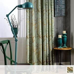 秋を感じられるデザインのドレープカーテン