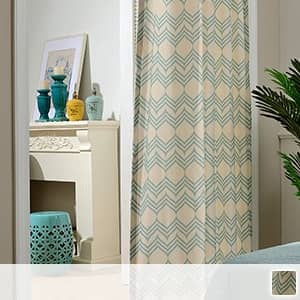 ウェブ柄のドレープカーテン