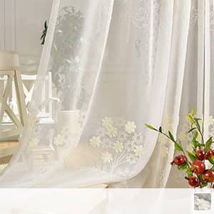 キュートな花束を刺繍されたレースカーテン