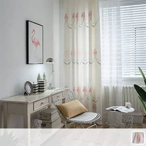 美しいケーブを刺繍されたカーテン