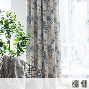ボタニカルな植物柄のドレープカーテン