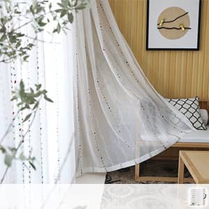 風鈴のようなストライプ柄のレースカーテン