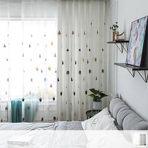 キュートな木を刺繍されたレース付きセットカーテン