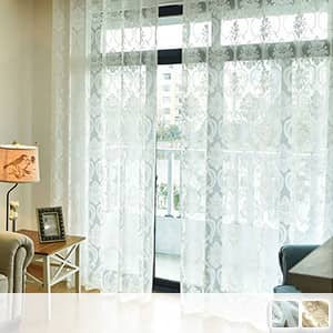 豪華で優美なレースカーテン