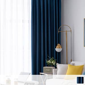 枝のような柄が入っているカーテン