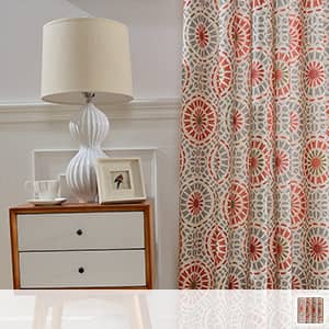 鮮やかな花火模様ドレープカーテン