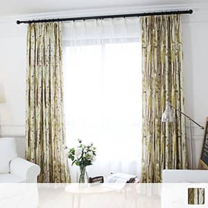 抽象的な水墨風の絵柄