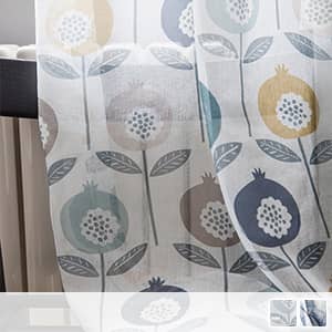 ポップでカラフルな花模様レースカーテン