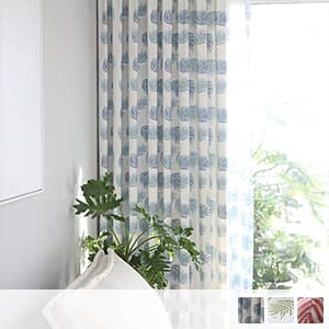 ナチュラルな針葉模様ドレープカーテン