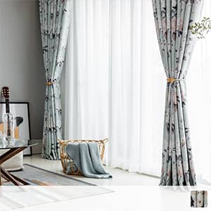 水彩調の優雅な花柄