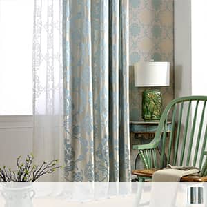 淡いブルーのダマスク柄