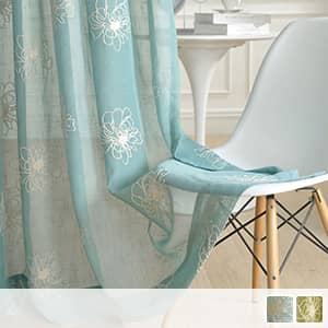 美しいフラワーモチーフの刺繍を施したレースカーテン