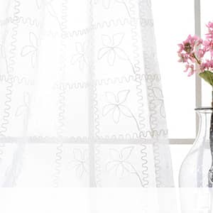 フラワーモチーフの糸刺繍のレースカーテン