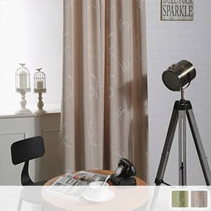 オリエンタルなデザインしたドレープカーテン