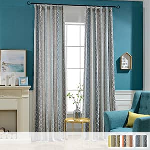 ストライプを表現するデザインしたドレープカーテン