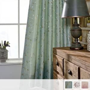 キュートなフラワーモチーフのドレープカーテン