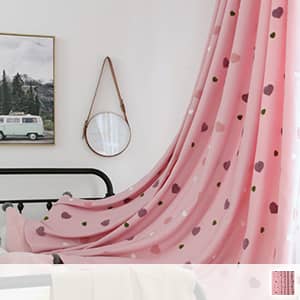 柔らかいハート型刺繍のドレープカーテン