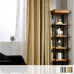 小さなリーフ柄で繋げている模様