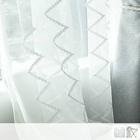 特有の透け感と菱形模様のコントラストのレースカーテン