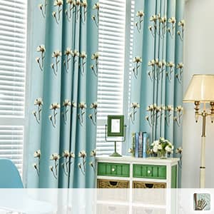 風に揺ら揺らしている癒しのあるタンポポドレープカーテン