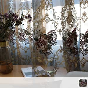 ヨーロピアン調のボタンの花を刺繍されレースカーテン
