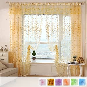 ナチュラルな雰囲気を演出するレースカーテン