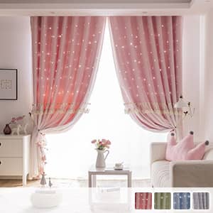 光と影によりロマンな雰囲気を演出する姫系カーテン