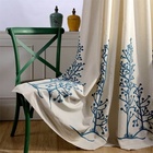 北欧風の木柄を刺繍されたドレープカーテン