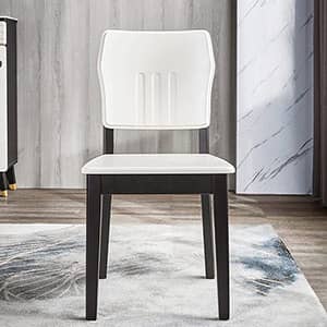 配色が上品で伝統的な木製のチェア