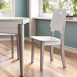 クラシックな木製チェア