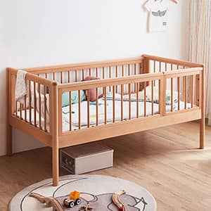 天然木を使用し、やさしい触り心地の角丸デザインのベビーベッド