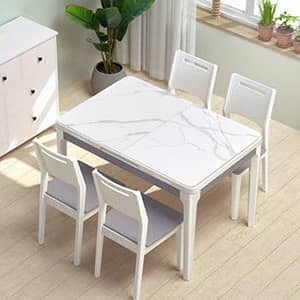 シンプルモダンなデザインで洗練された雰囲気をお楽しめるダイニングテーブル