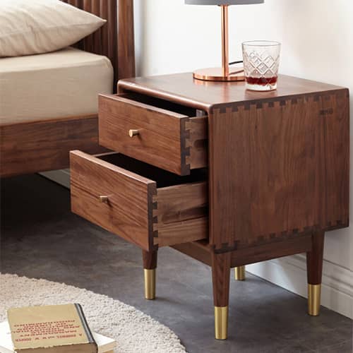 空間の雰囲気を高める引き出し付きナイトテーブル