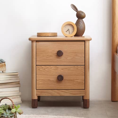 子供から大人まで安心して使えるナイトテーブル