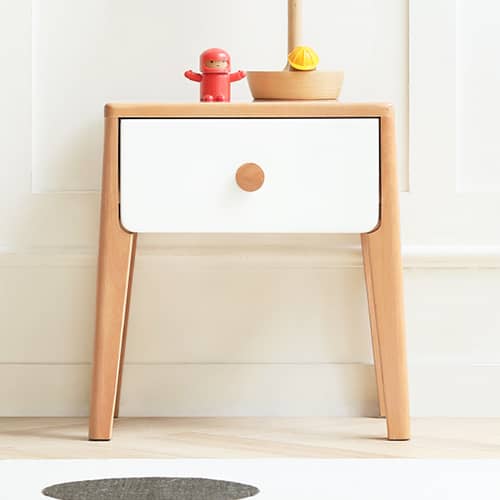 触り心地よいナイトテーブル