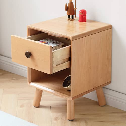 木のぬくもりと柔らかさを生かしたシンプルな北欧調ナイトテーブル