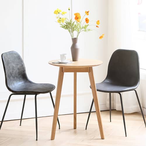 いいサイズ感のテーブル