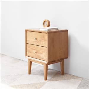 上質なナチュラル感のナイトテーブル